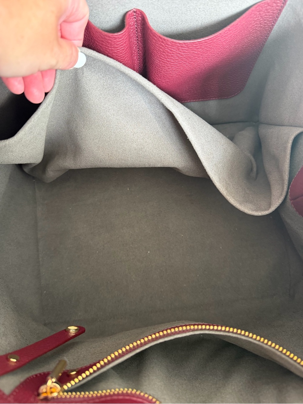 Cuyana Forma Satchel in Cherry - Picture 5 of 16